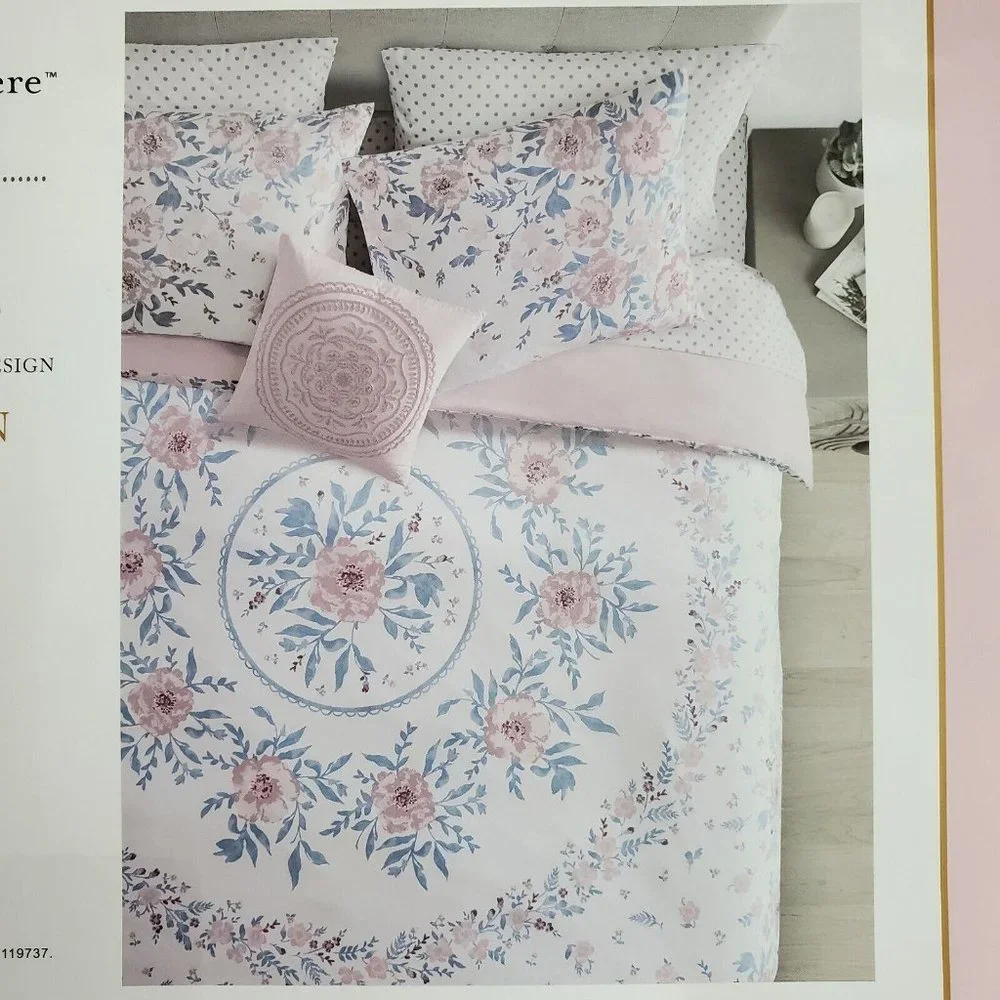 Cupcakes and Cashmere 3 Piece Floral Full/Queen 3 Piece Duvet Cover Set